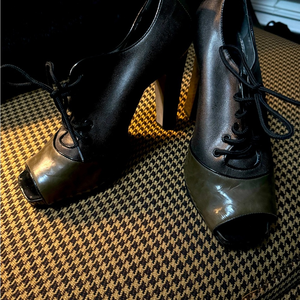 Vince Camuto Pumps 8.5,  Very Classy Pumps. NEW!  Never worn outside.